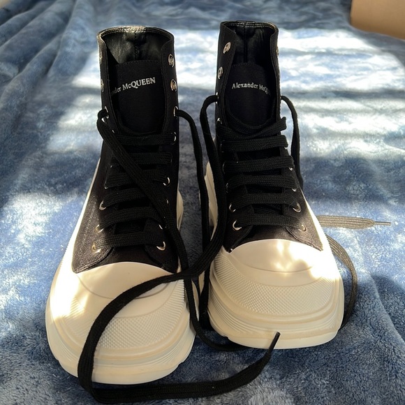 Alexander McQueen Women’s Tread Slick Lace Up Boots | Black and White - Picture 1 of 6